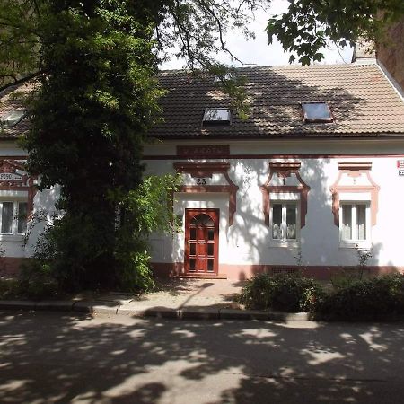 Pension U Akatu Прага Экстерьер фото
