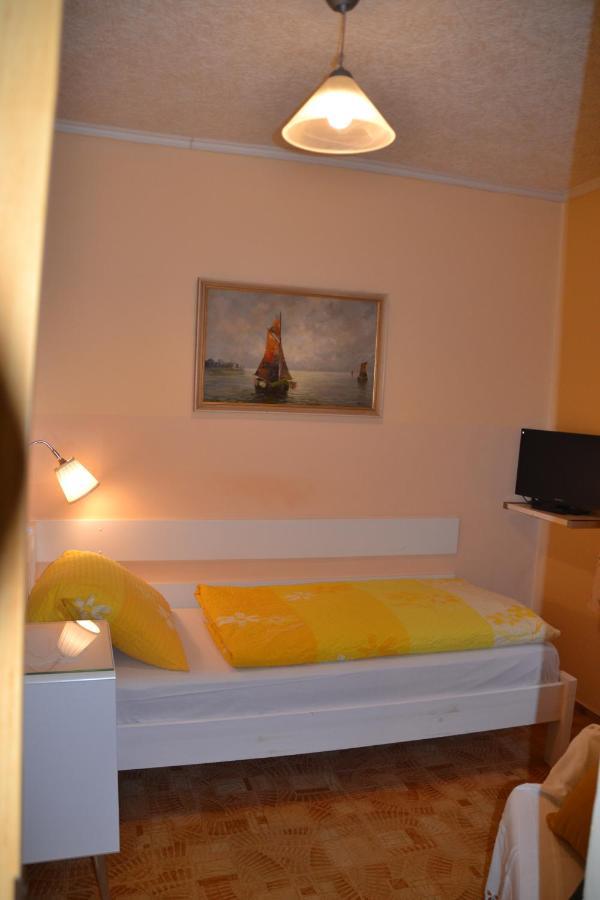 Pension U Akatu Прага Экстерьер фото